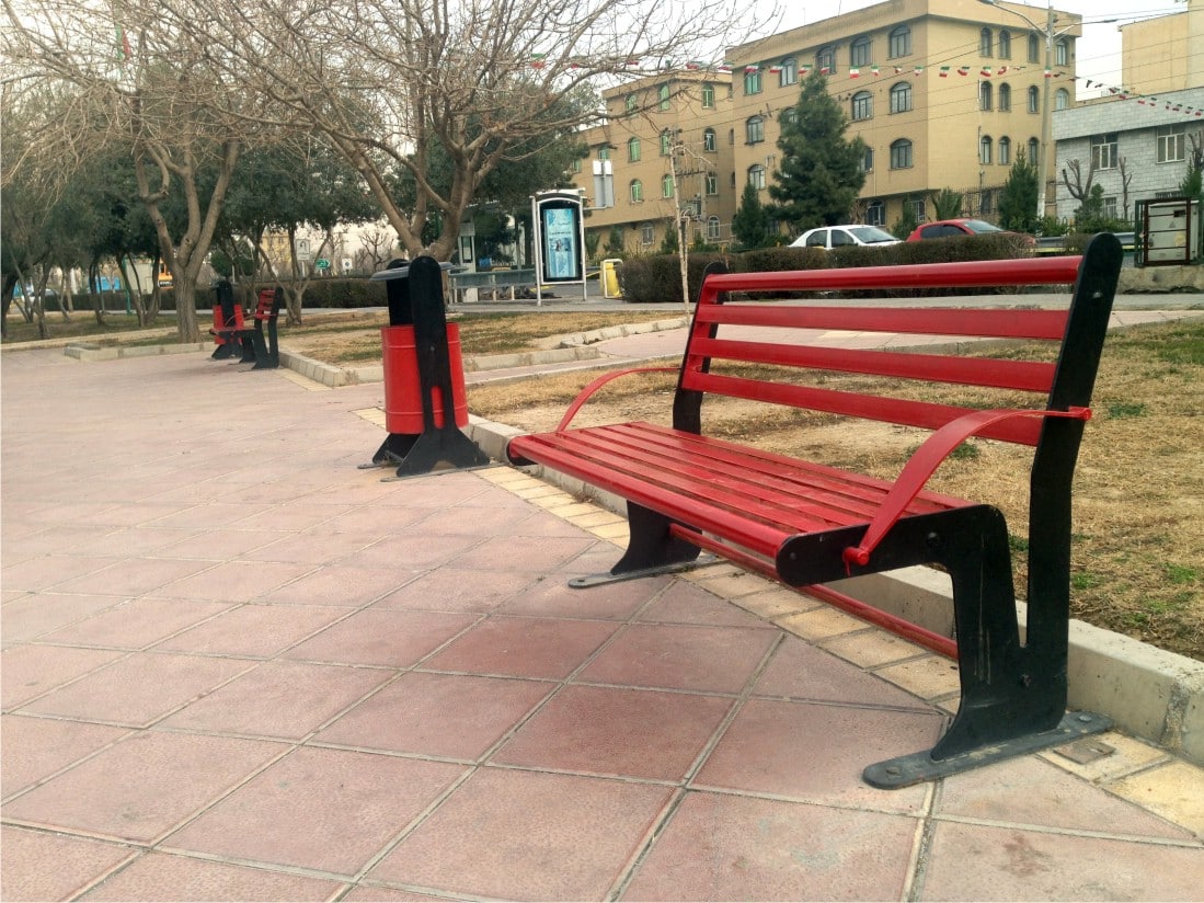 نیمکت پارکی در تجهیزات مبلمان شهری